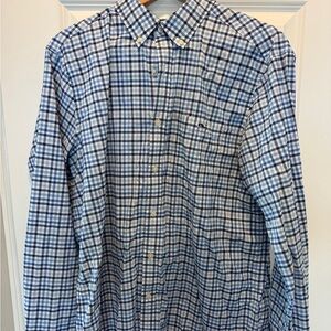 6 Large vineyard vines performance buttons downs